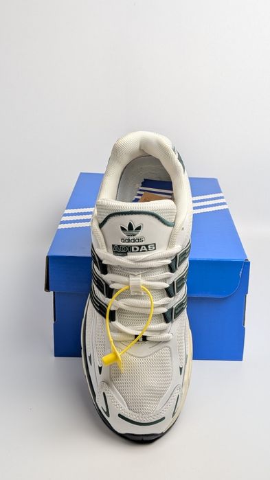 Стильні чоловічі кросівки Adidas