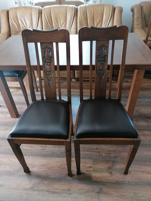 Stół dębowy rozkładany 160 / 200 cm x 90cm z 4 krzesłami obicia skórzane