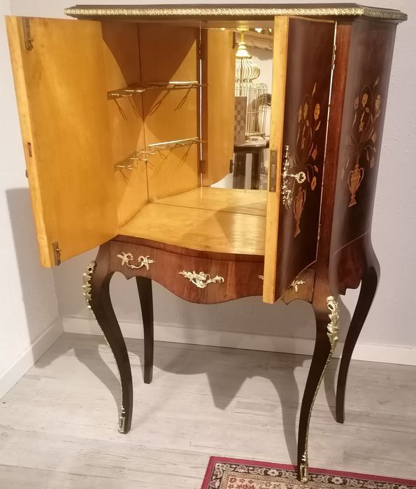 Móvel Bar Garrafeira, estilo Luís XV. Pau-santo.