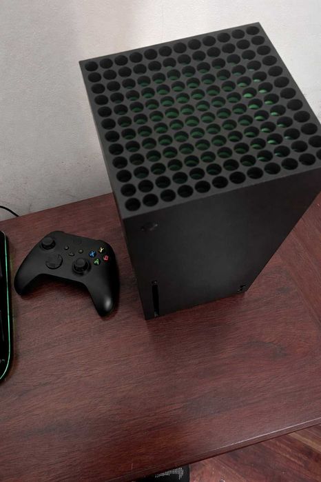 Xbox Series X + comando com caixa