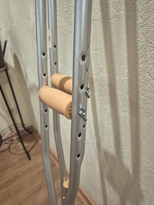 Продам   костыли, милиці  в отличном  состоянии б/у