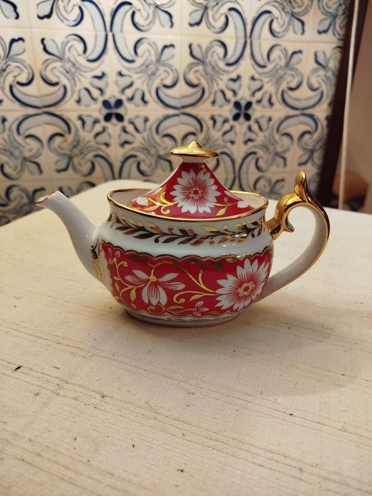 Bules de chá em porcelana