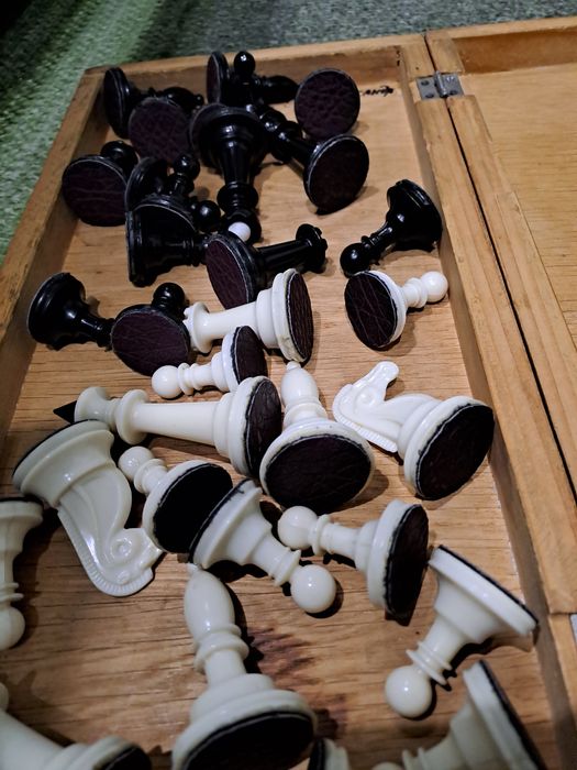 Шахмати  радянськи, карболитовие.