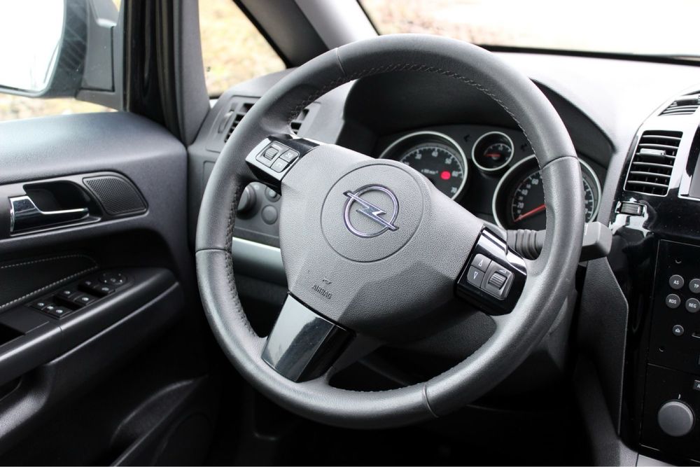 Продам Opel zafira b 1.8 2011