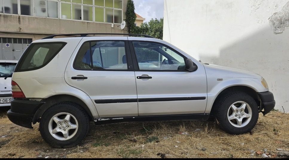 Mercedes ML 320 inteiro para peças.