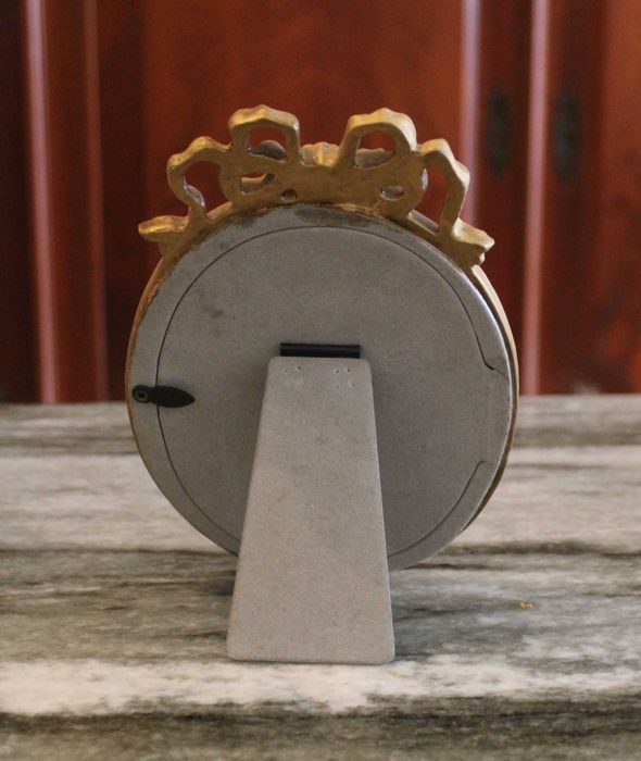 Moldura vintage, anos 60 em marfinite pintada a dourado