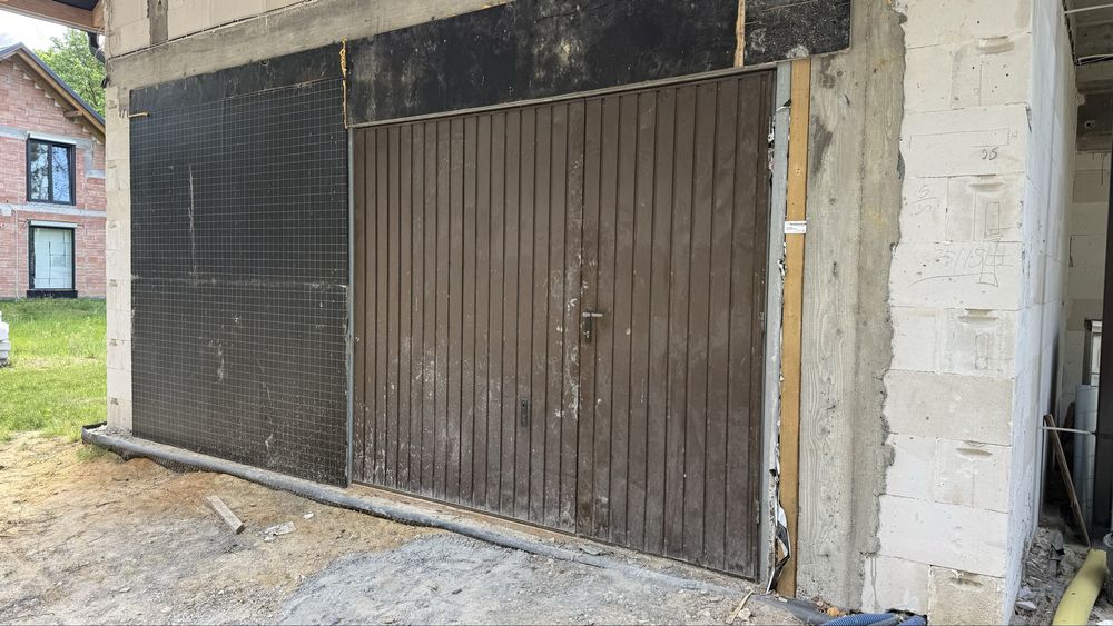 Brama garazowa z drzwiami 275x220