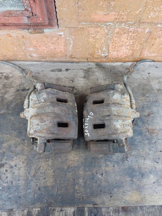 Kia sorento 1 2.5 CRDI передні супорта супор