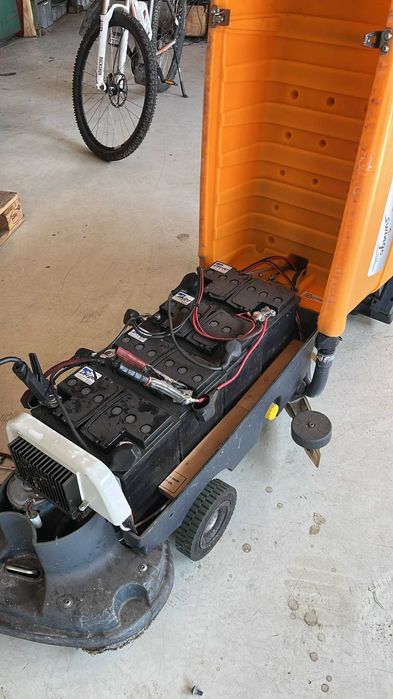 Maszyna czyszcząca TASKI Swingo 1250B