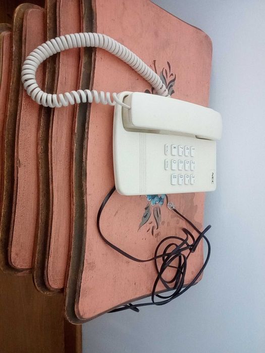 Telefone fixo de 2001 (com teclas)