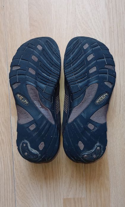 Кроссовки Keen,44,5 в хорошем состоянии, все целое.