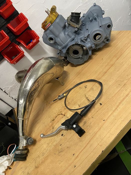 Honda cr250 97 czesci (głowica, kartery, cylinder, gaźnik, dyfuzor)