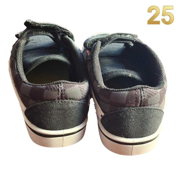 Sapatilhas Pretas Up 25