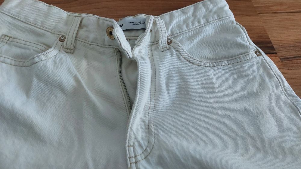 Białe bermudy szorty letnie spodenki damskie BERSHKA 34 XS 158 164