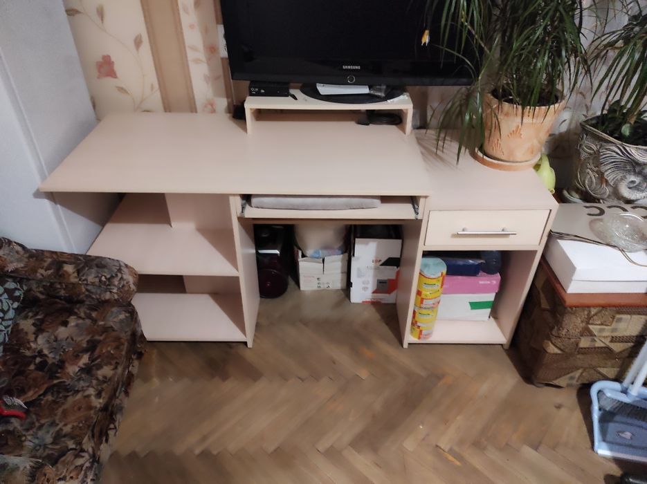 Стіл комп'ютерний + крісло.