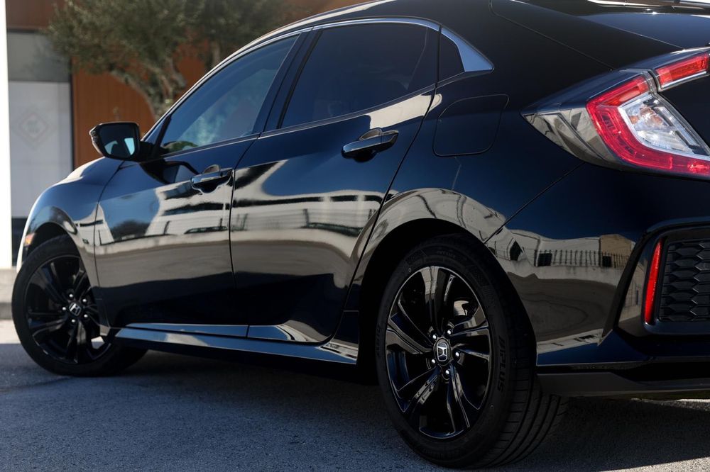 • Honda Civic 1.6 i-DTEC