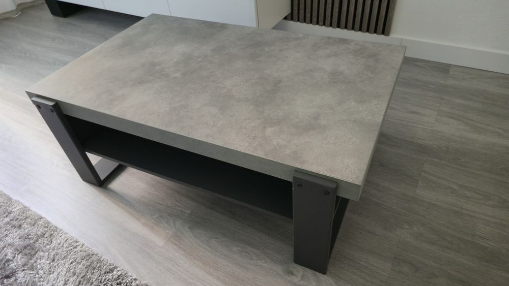 Mesa de centro cinzenta