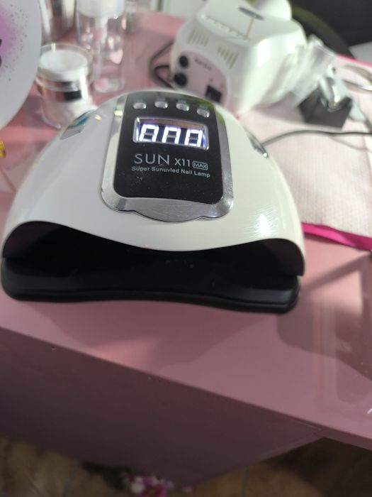 Duas máquinas UV Led unhas