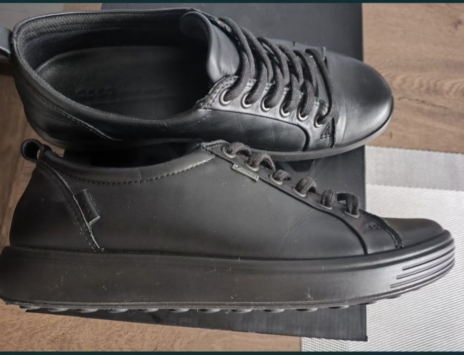 Продам кроссовки ЕССО 39р (женские)