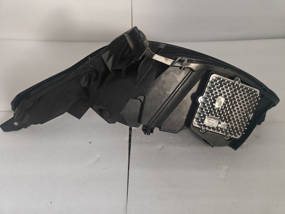 Фара права Range Rover Velar Mid Led