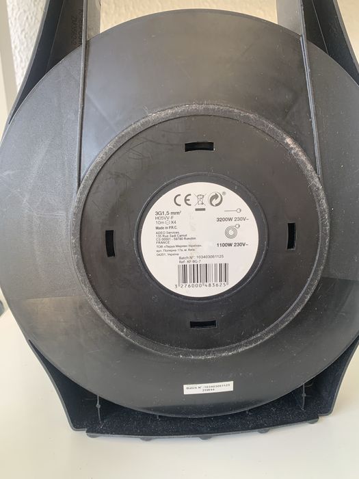 enrolador Lexman de 10 m, 4 tomadas, cabo 3G1,5 mm², com potência máxima indicada de 3200 W (230 V).