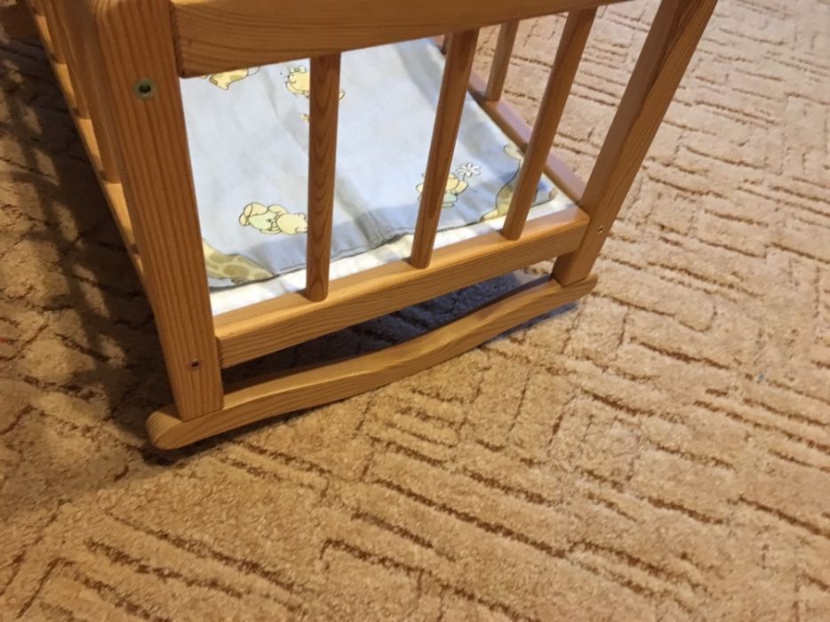 Kołyska dla lal wraz z pościelą