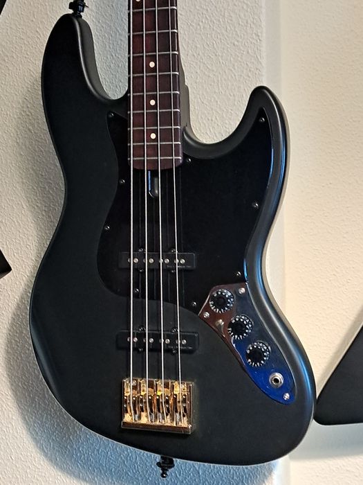 Baixo elétrico marcus miller v3 passivo