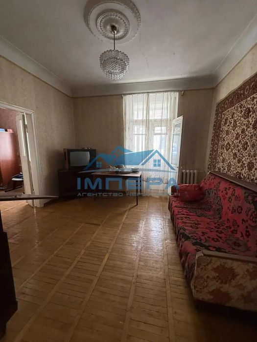Продаж 3-кімнатної квартири в самому Центрі міста. Сталінка. Цегляний будинок