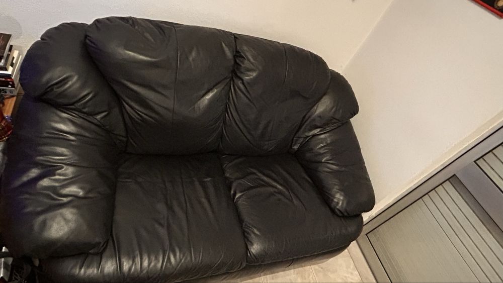Sofá preto de pele