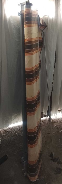 Toldo retrátil em muito bom estado tenho todas as peças