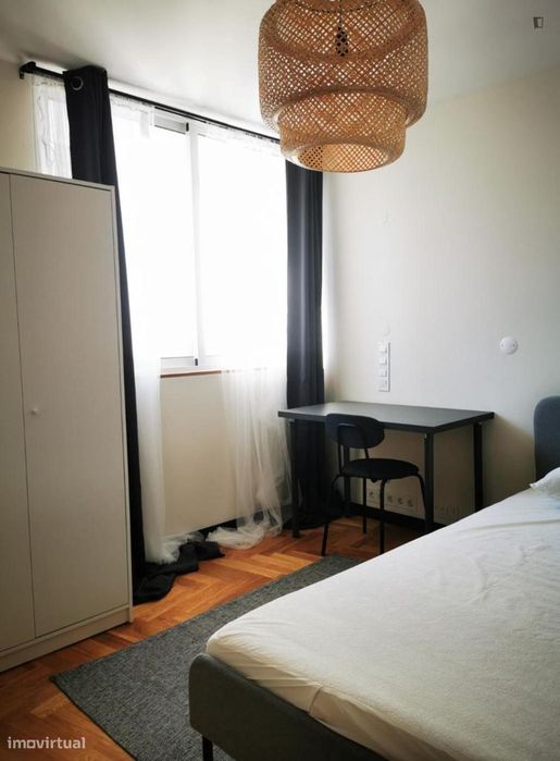 Quarto - localizado em Paranhos Porto