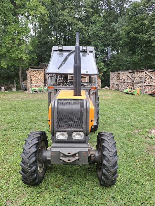 Ciagnik sadowniczy Renault 7014