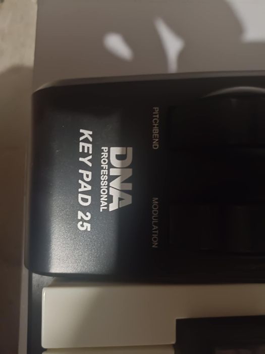 Klawiatura sterująca MIDI DNA KEY PAD 25 świetny stan, użyty tylko raz