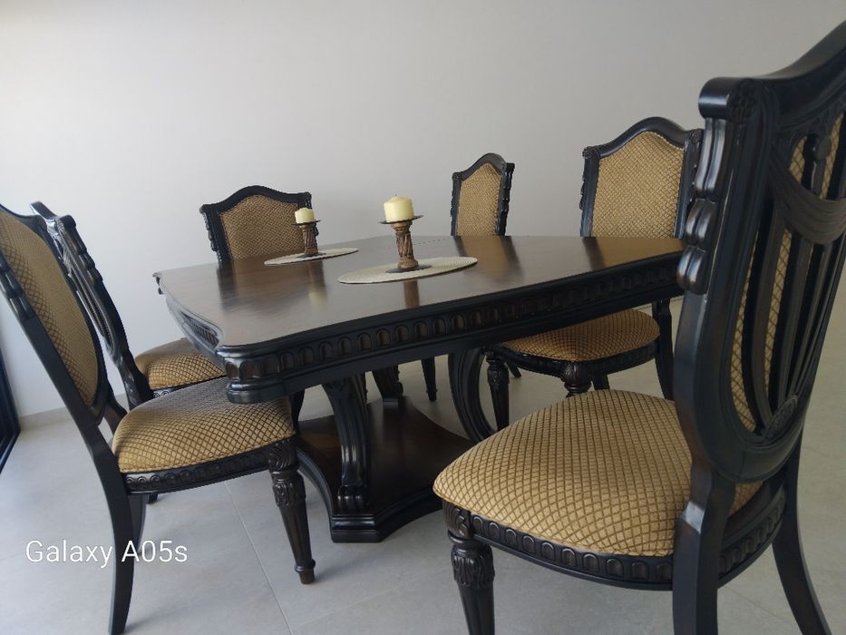Conjunto de Mesa de Jantar Clássica em Madeira Maciça + 6 Cadeiras (Excelente Estado)