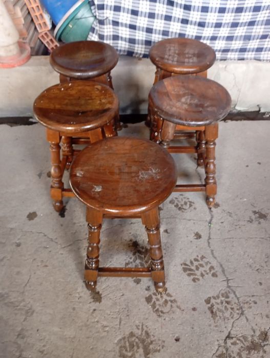 Vendo 5 bancos muito bonito bom estado