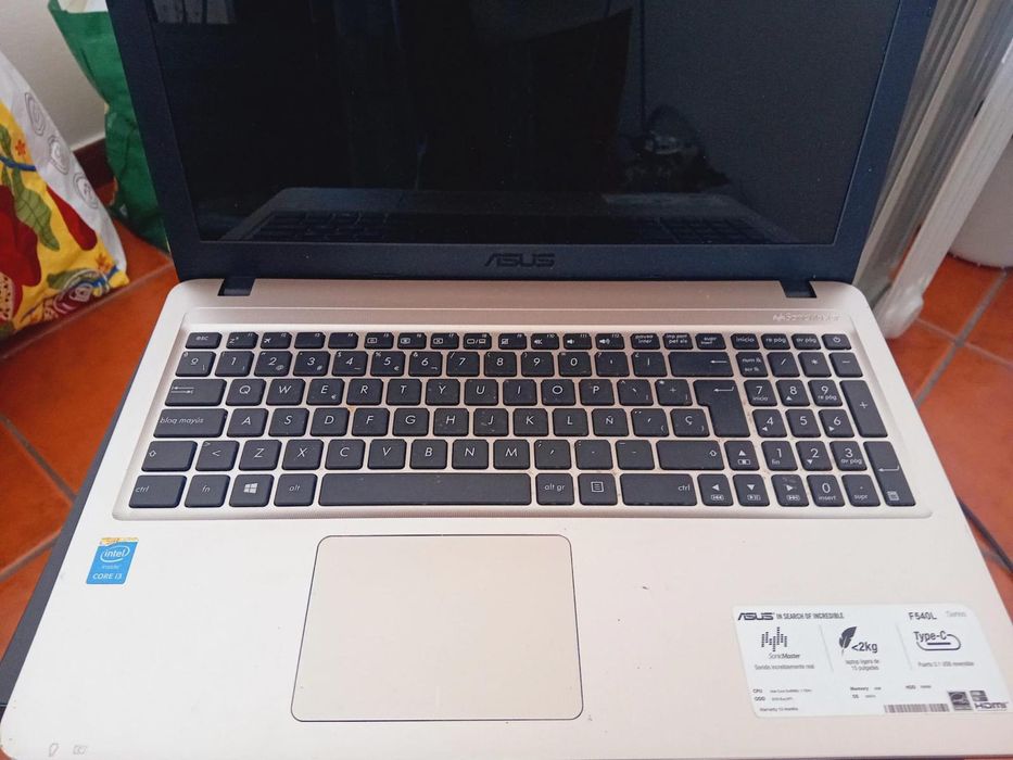 Computador da Asus que mal foi usado