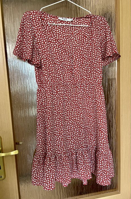 Urocza sukienka 38 NAKD czerwona w białe kwiatki