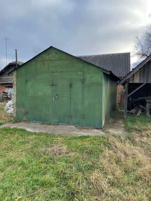 Металевий гараж без місця