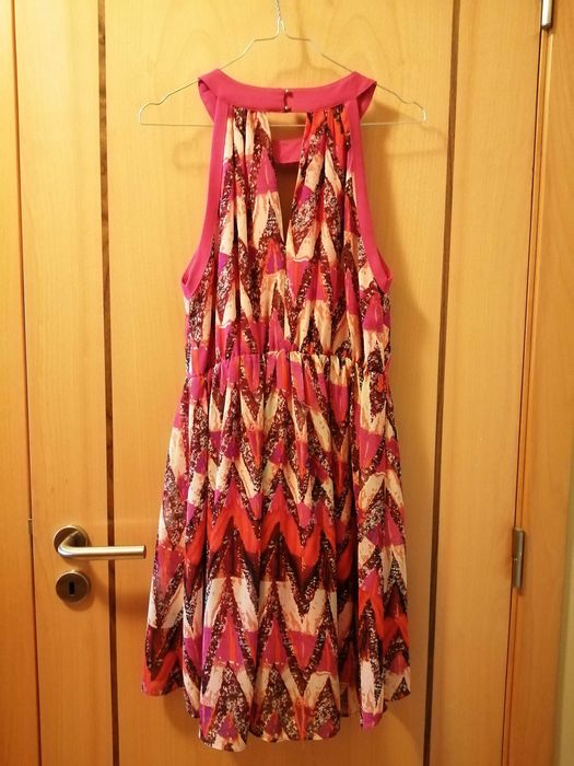 Vestido fluído elegante pelo joelho, T36/38, para festa/cerimónia