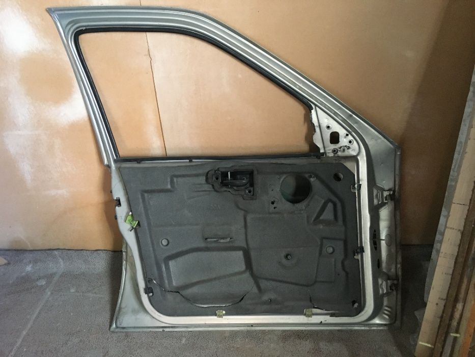 Двери Ford escort 1997 97' белые задние