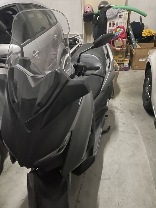 Yamaha XMAX 300, 18.000 km, pneus novos, revisões na marca