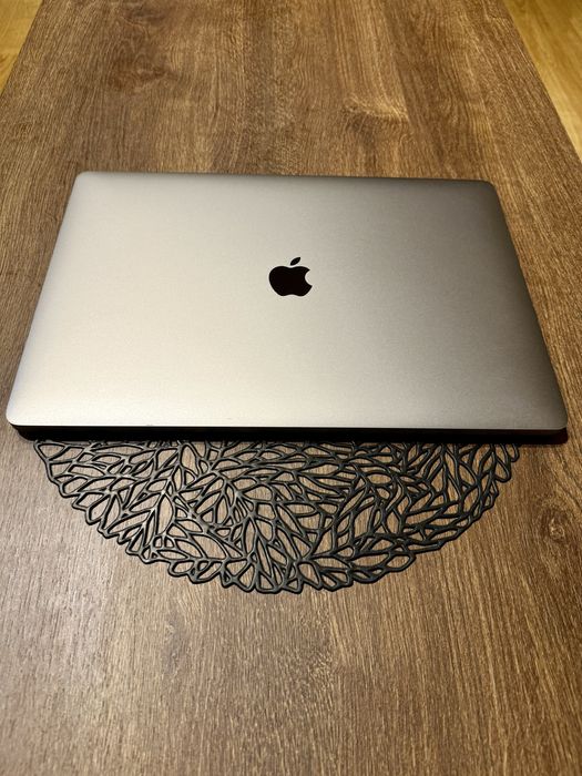 MacBook 15 i7 /16GB/ 500GB SSD/ Retina/ TouchBar - Bardzo Dobry Stan