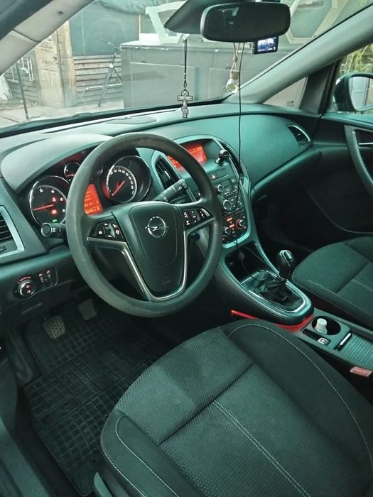 Продам Опель Astral j Sport Turer 1.7 cdti
