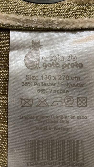 Três cortinados Gato Preto