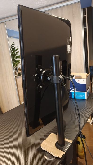 Monitor LG + uchwyt do biurka