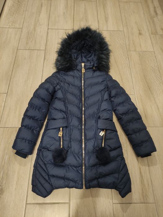 Продам курточку зимнюю на девочку 146