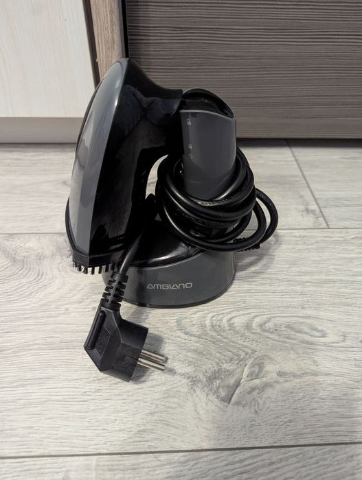 Відпарювач випаровувач для одягу