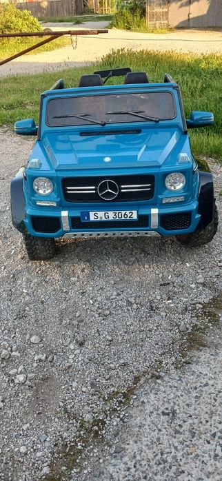 Дитячий електромобіль