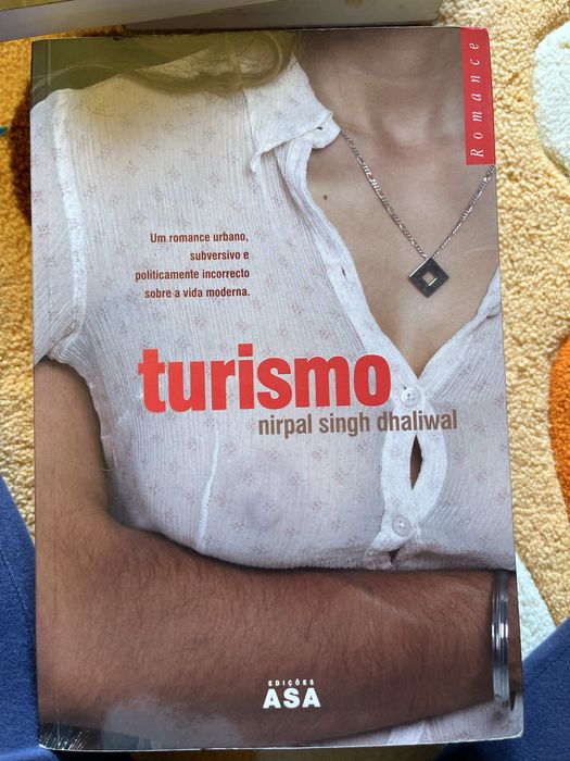 Vendo livro Turismo - muito bom estado