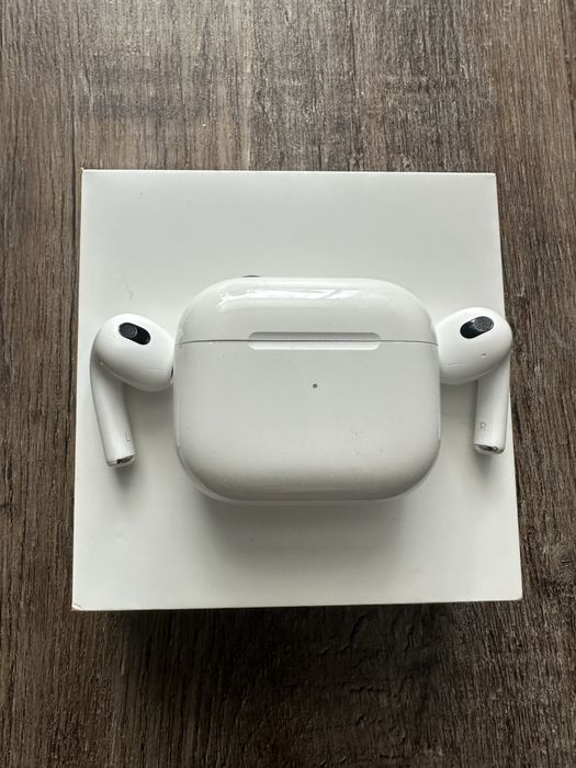 AirPods 3 with MagSafe Charging Case (MME73)